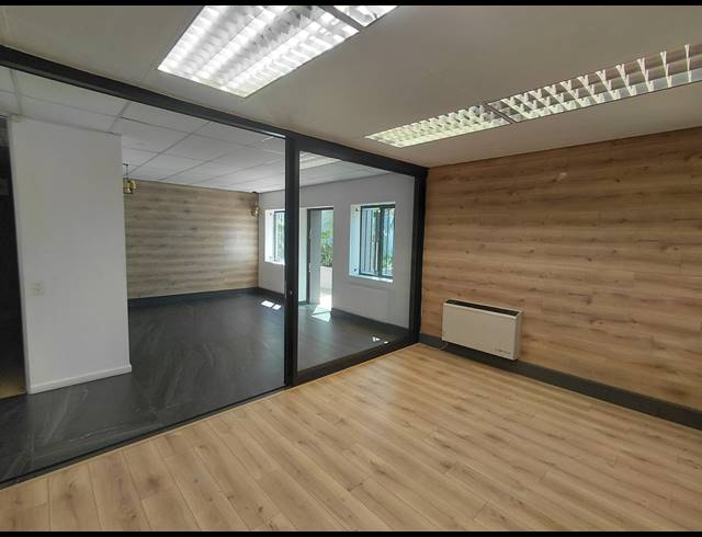 160M² OFFICE TO LET IN BRYANSTON